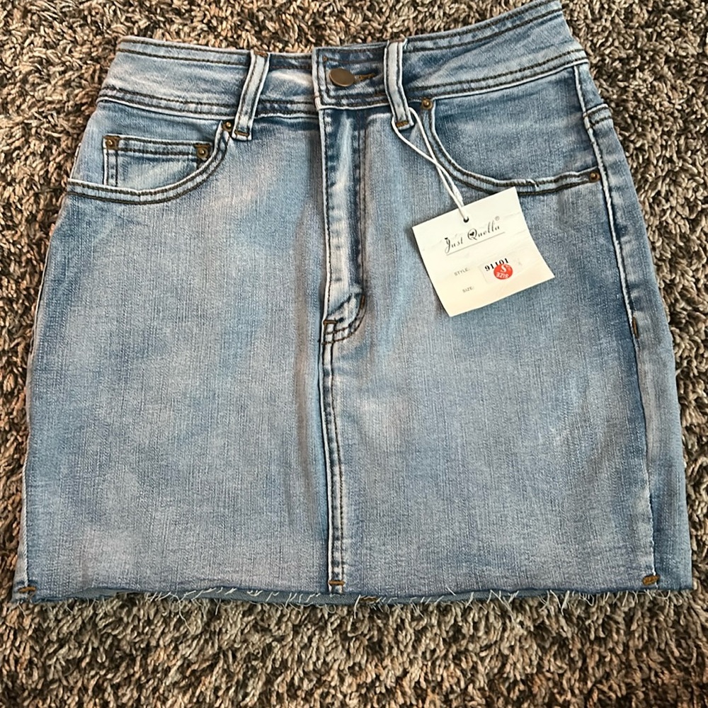 BRAND NEW jean skirt 
size small